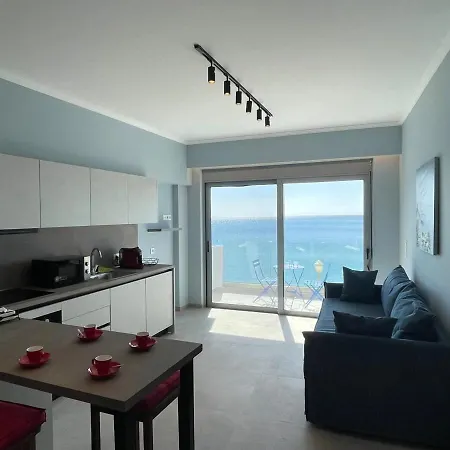 Escape Chic Studio With Seafront Patio Appartement *