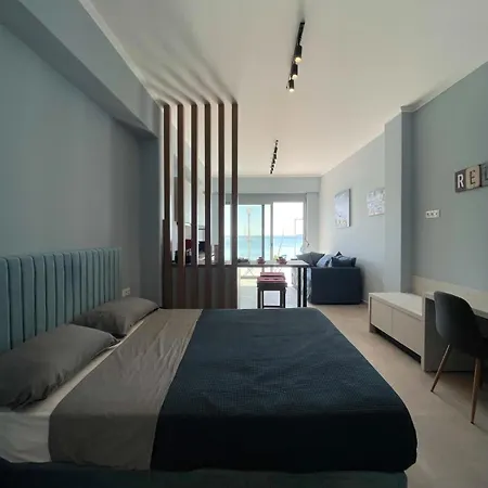 Appartement Escape Chic Studio With Seafront Patio Haraki