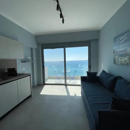 Escape Chic Studio With Seafront Patio Apartment *