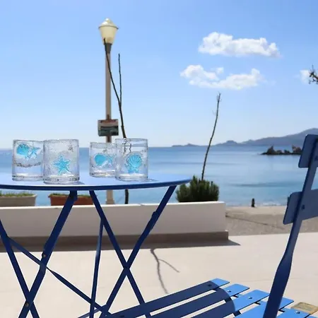 Escape Chic Studio With Seafront Patio *
